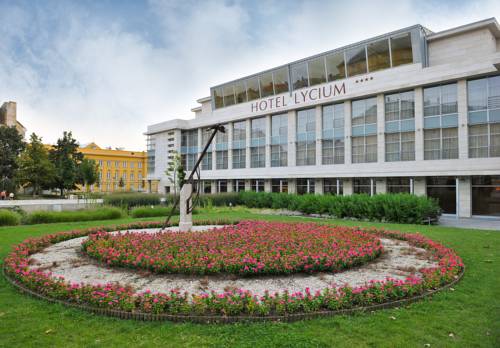 Hungary Booking.com