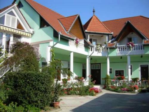 Hungary Booking.com