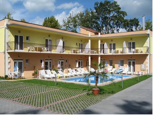 Hungary Booking.com