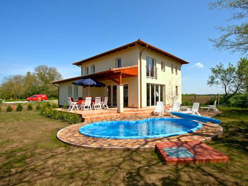 Hungary Booking.com